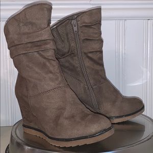 Light brown Suede Boot Wedges